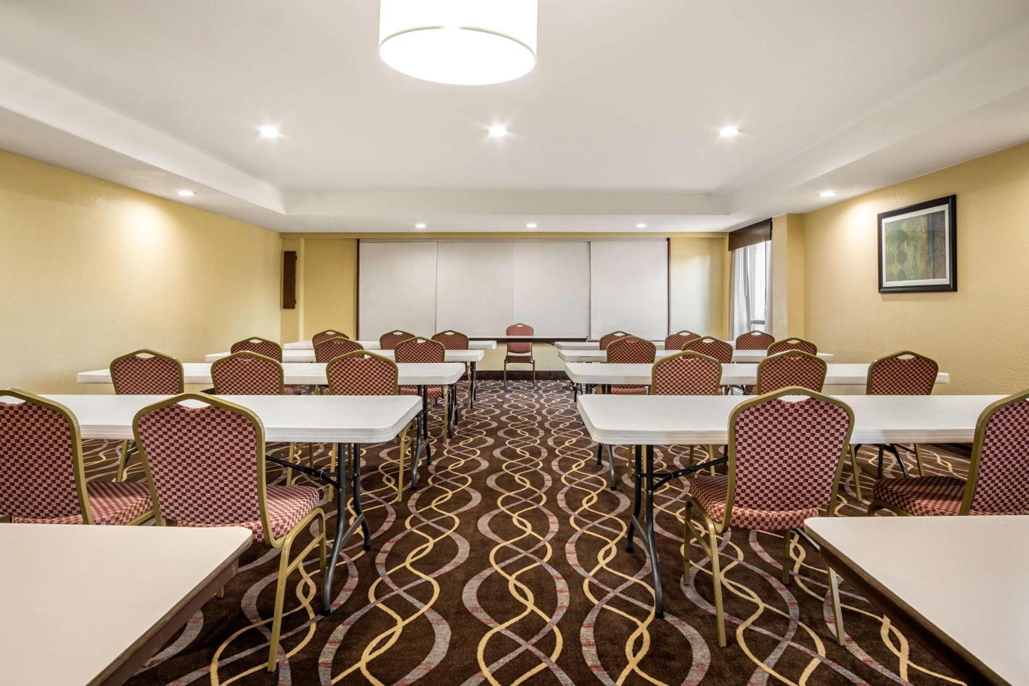 Americinn By Wyndham Grand Rapids Airport North Cascade Extérieur photo