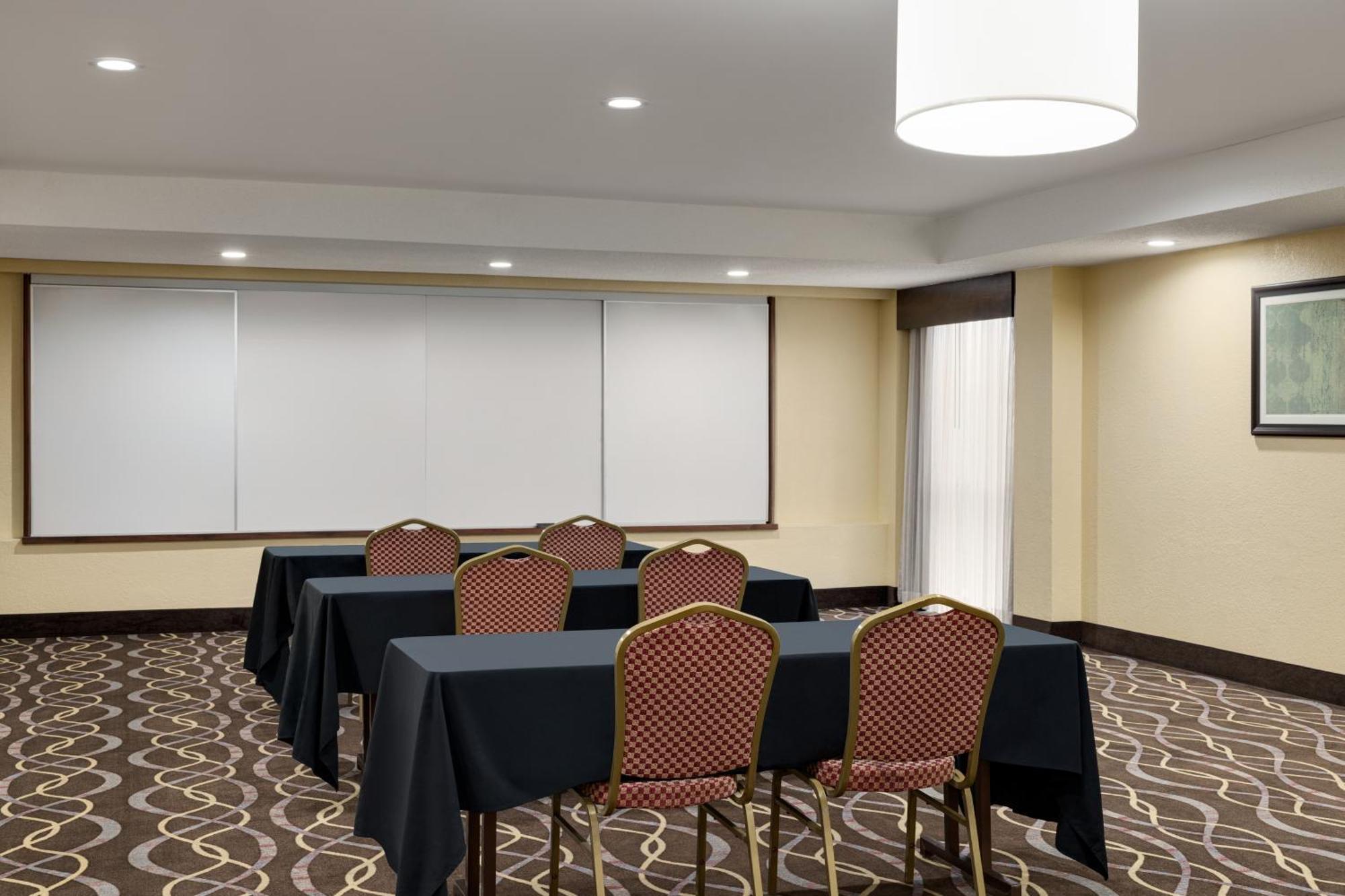 Americinn By Wyndham Grand Rapids Airport North Cascade Extérieur photo
